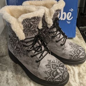 Yes We Vibe "Comfy Boots"